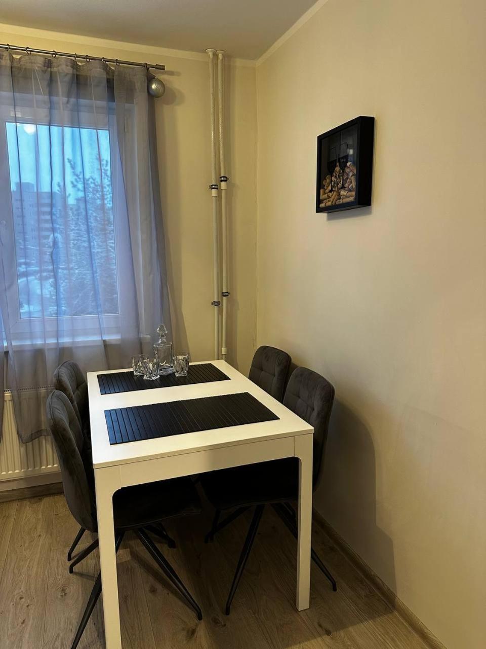 Tallinn's Prime Spot: Pae 49 - Near Airport, Concerts & Shops 塔林
