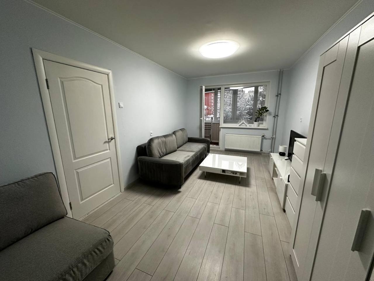 Tallinn's Prime Spot: Pae 49 - Near Airport, Concerts & Shops 公寓